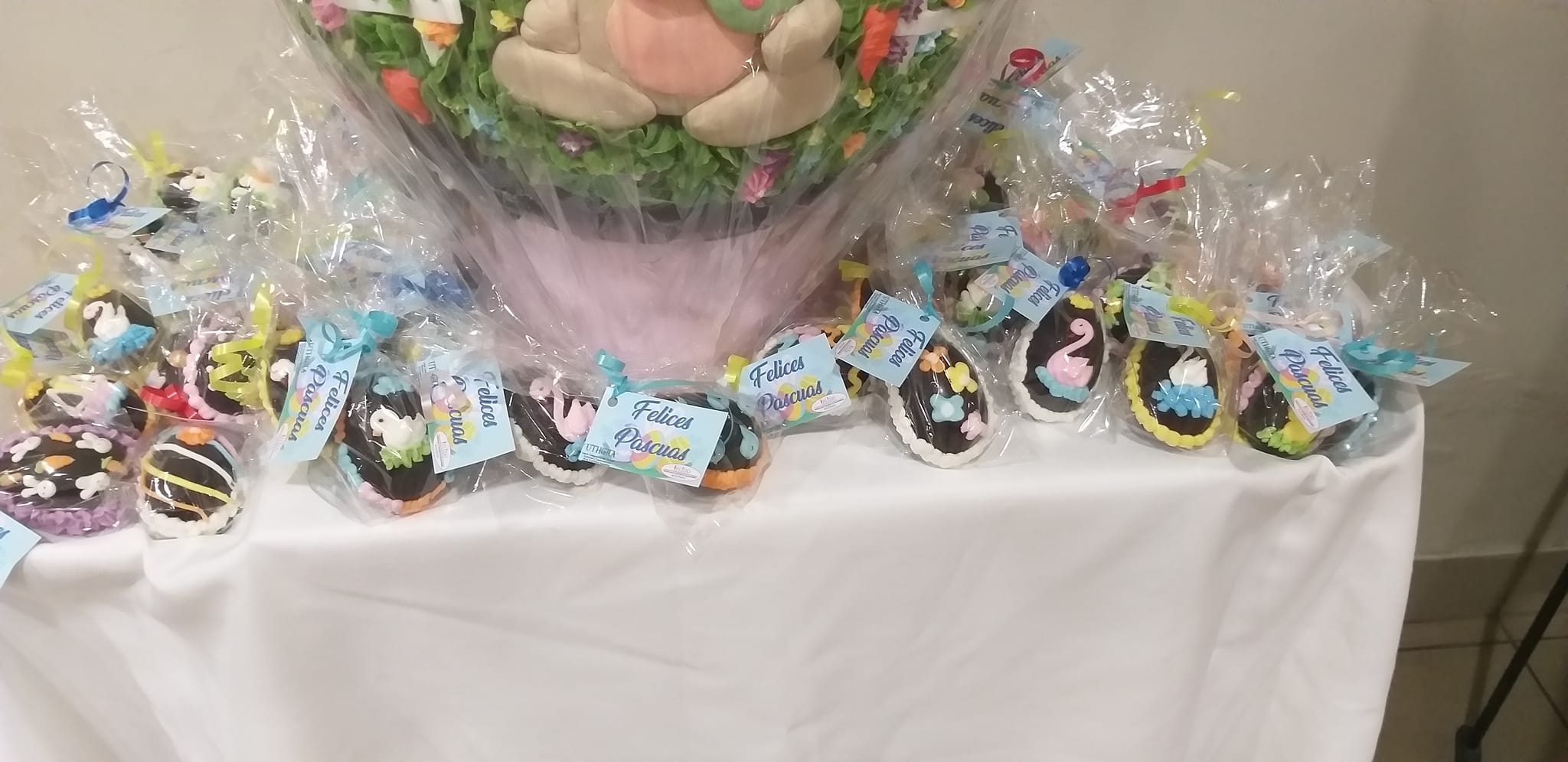 Seccionales de UTHGRA acompañaron la Semana Santa entregando huevos de chocolate a sus afiliados