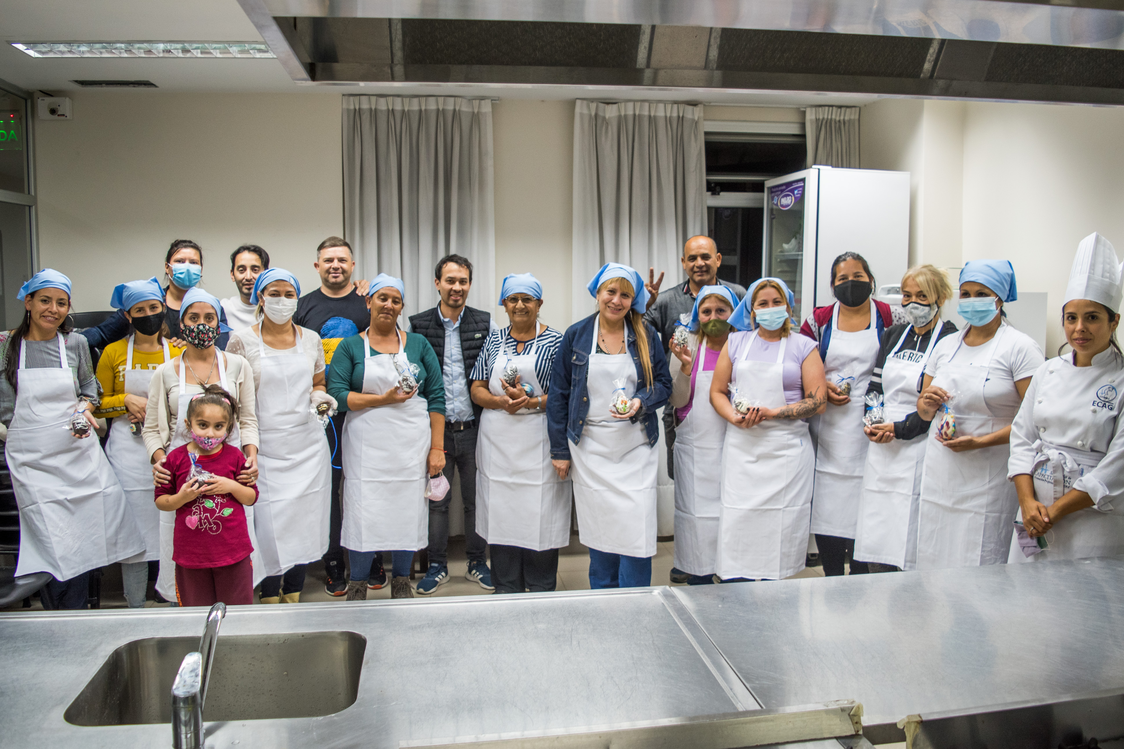 La seccional de UTHGRA Quilmes realizó el Taller de Huevos de Pascua para las afiliadas