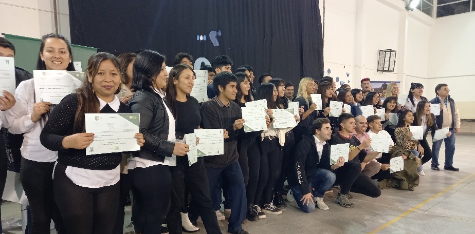 Finalizaron los cursos de formación profesional de mozos y camareras dictados por UTHGRA Viedma