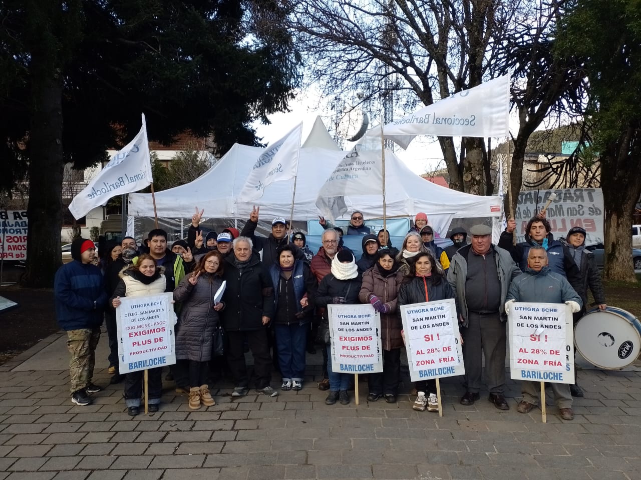 San Martín de los Andes: UTHGRA prolonga el reclamo salarial con la carpa blanca
