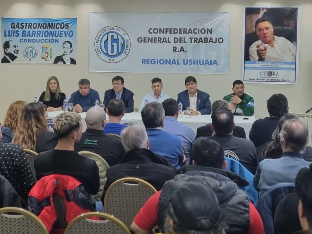 La CGT de Ushuaia recibió al ministro Moroni en la casa de los gastronómicos