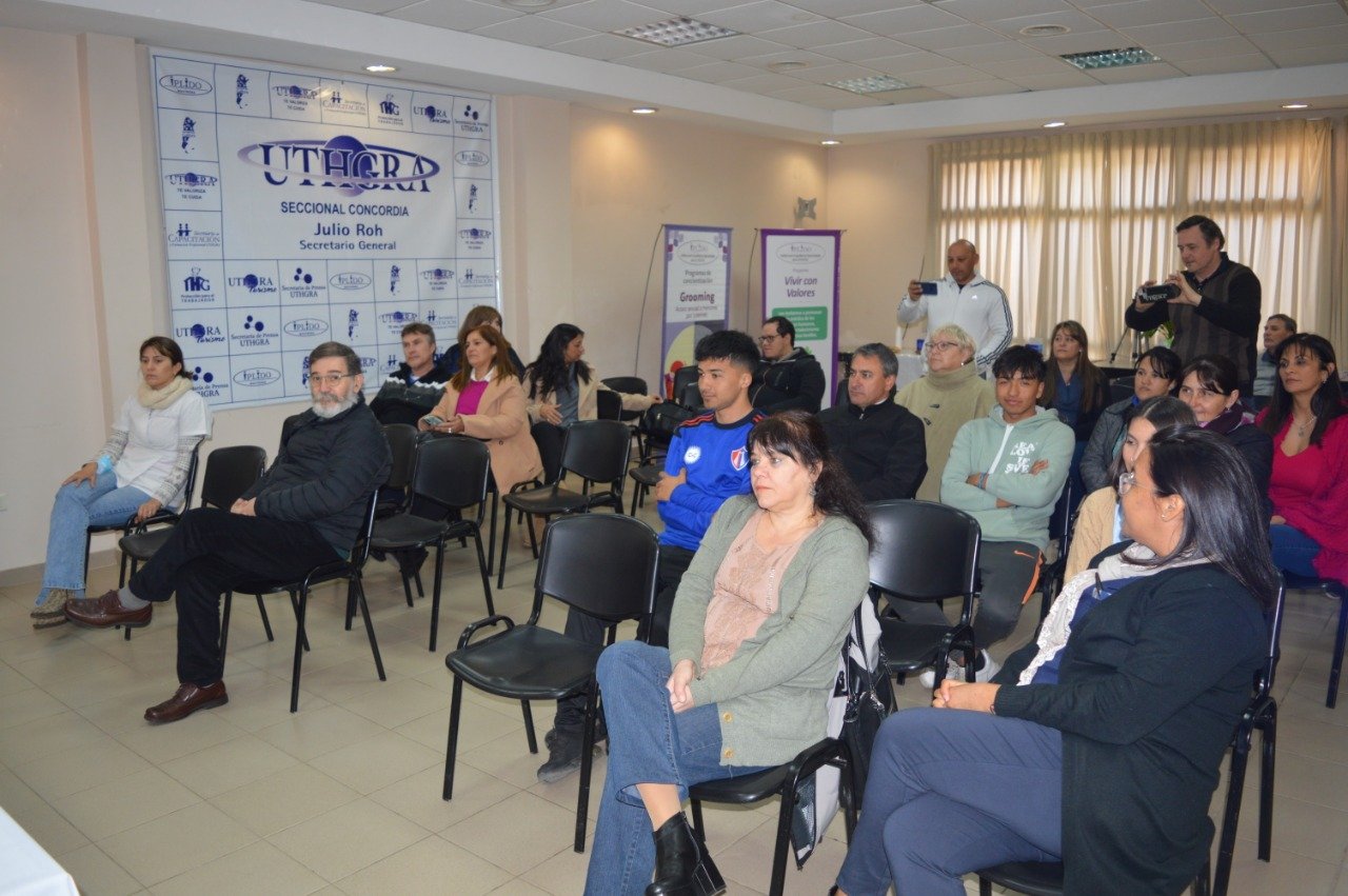 Inauguración del primer consultorio interdisciplinario para adolescentes en la UTHGRA Concordia