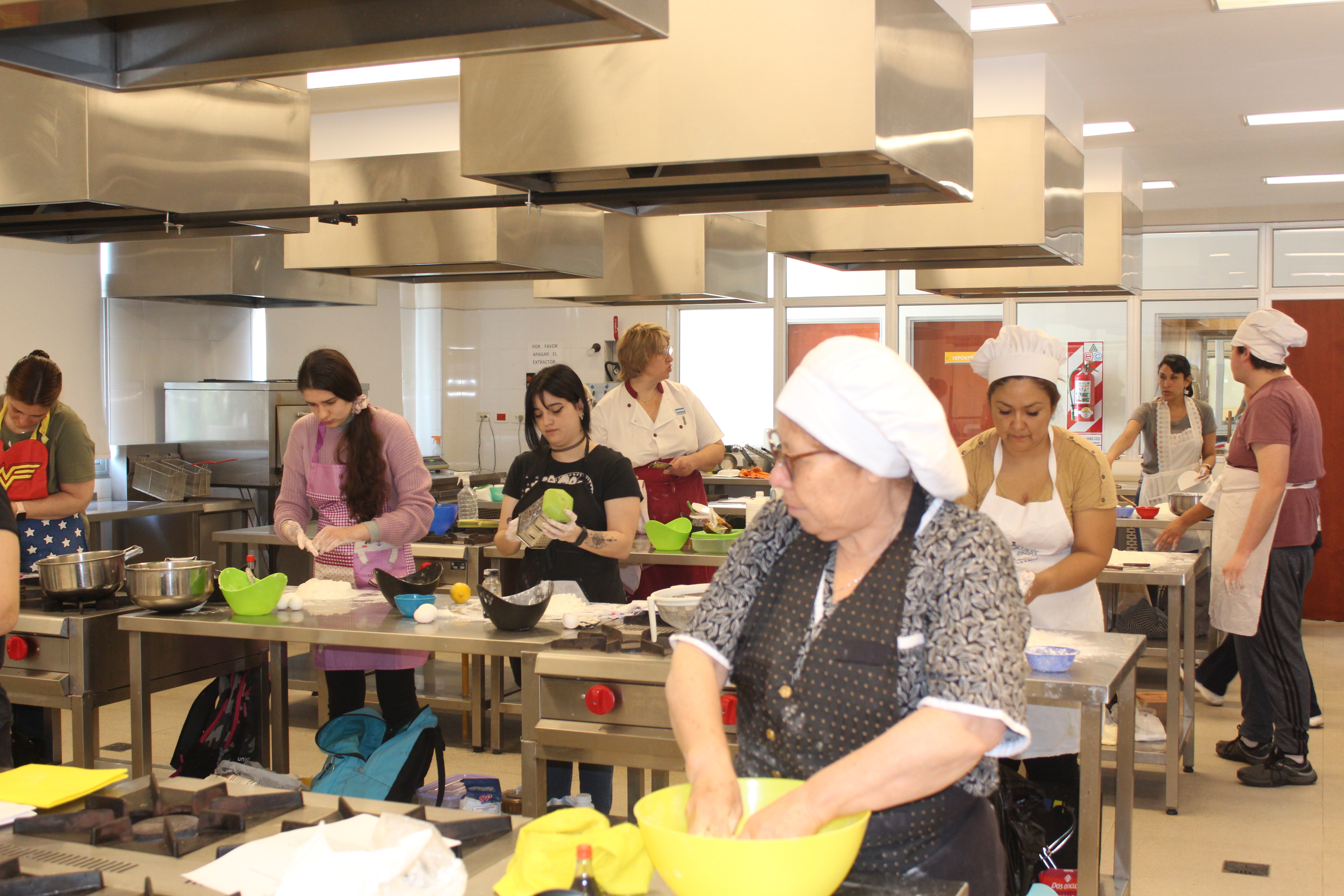 La UTHGRA San Martín inició el curso de capacitación de alfajores argentinos