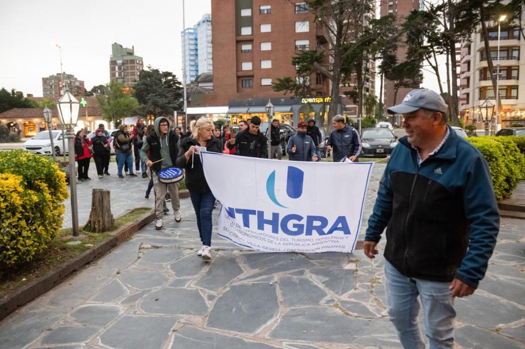 Los gastronómicos de las zonas turísticas del país luchan por la equiparación de sus salarios