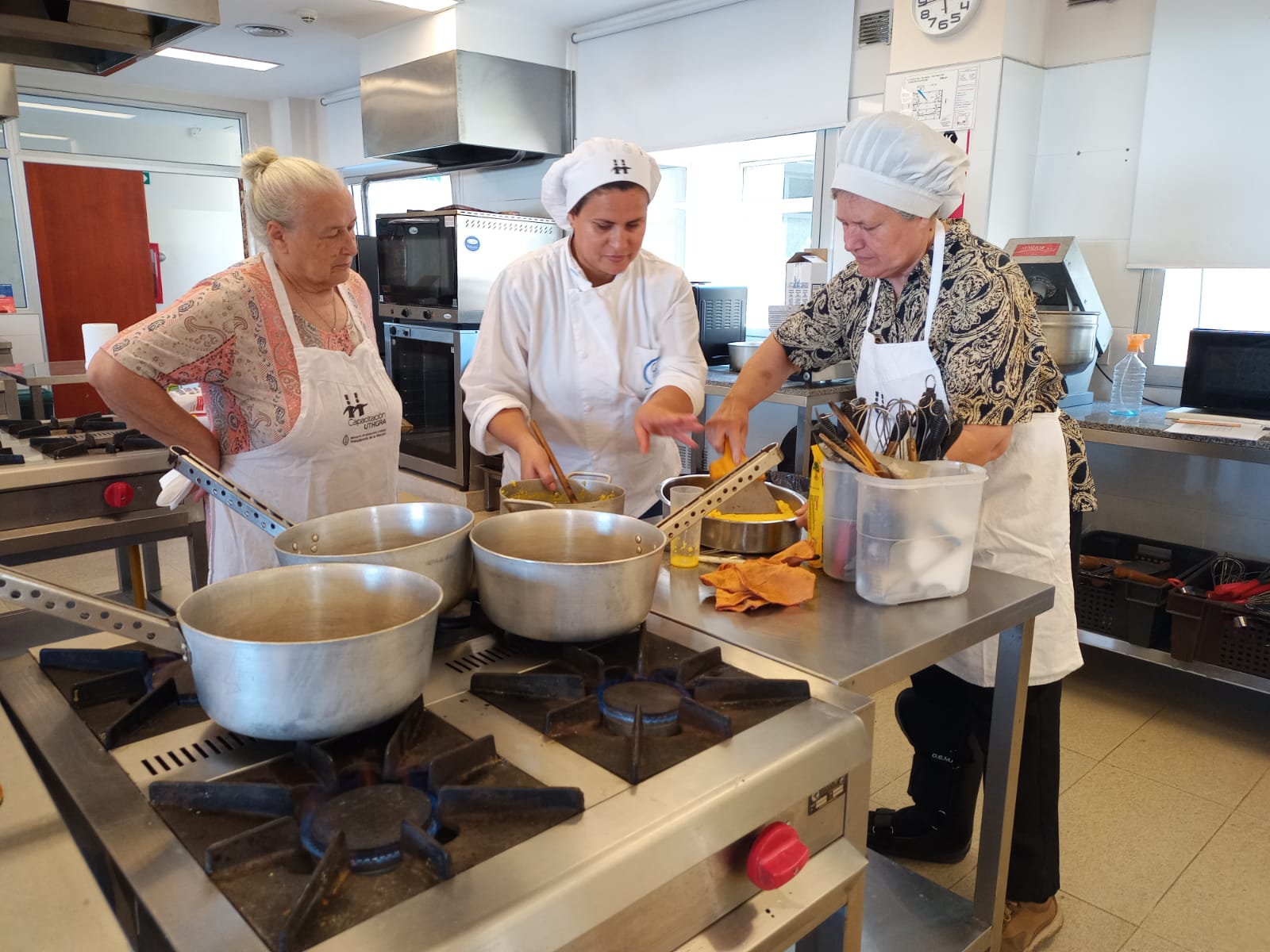 Talleres de gastronomía para afiliados del PAMI en la UTHGRA San Martín