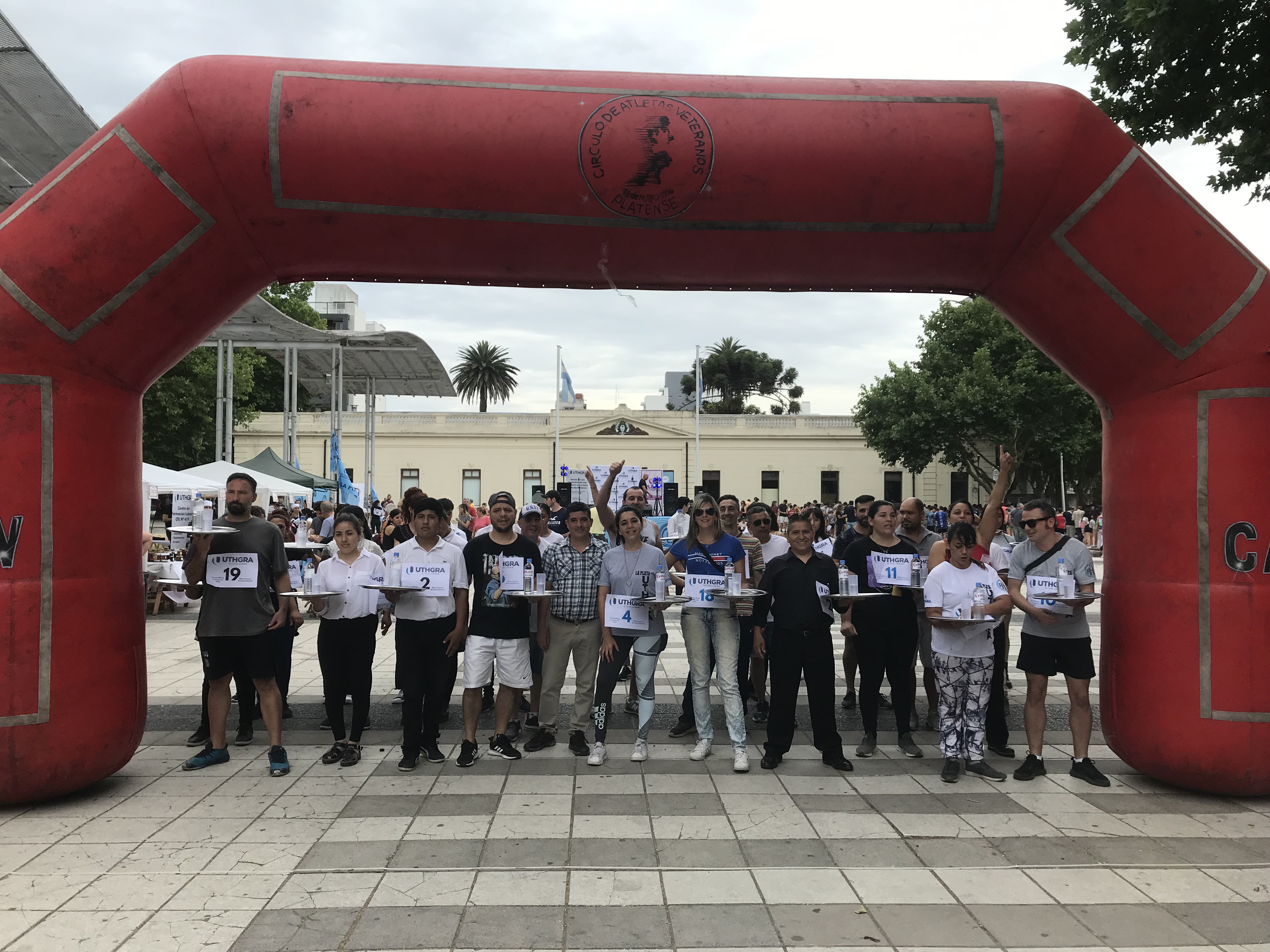 UTHGRA La Plata tuvo su carrera de mozos y camareras