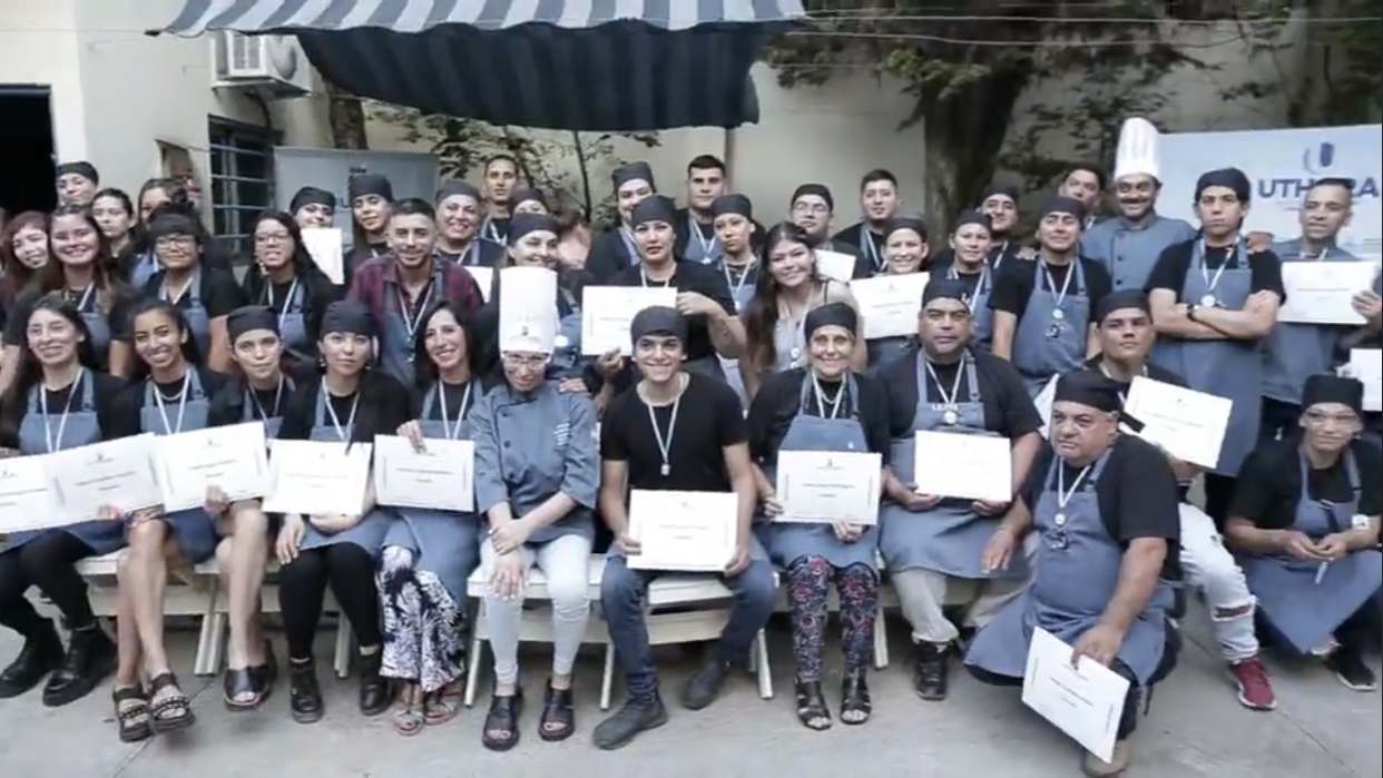 Entrega de certificados en el CFP de UTHGRA Avellaneda-Lomas