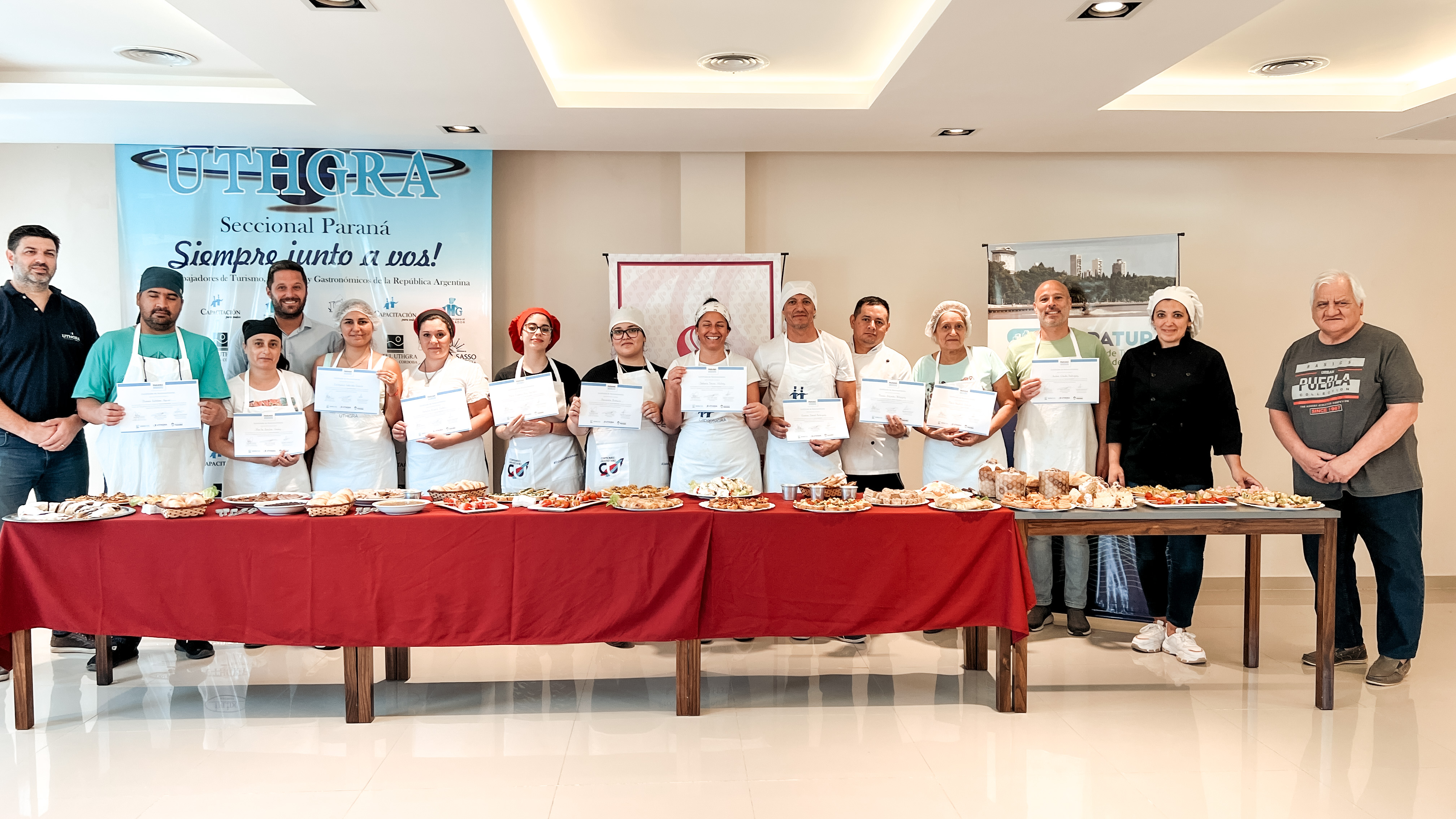 UTHGRA Paraná entregó certificados de capacitación en cocina navideña