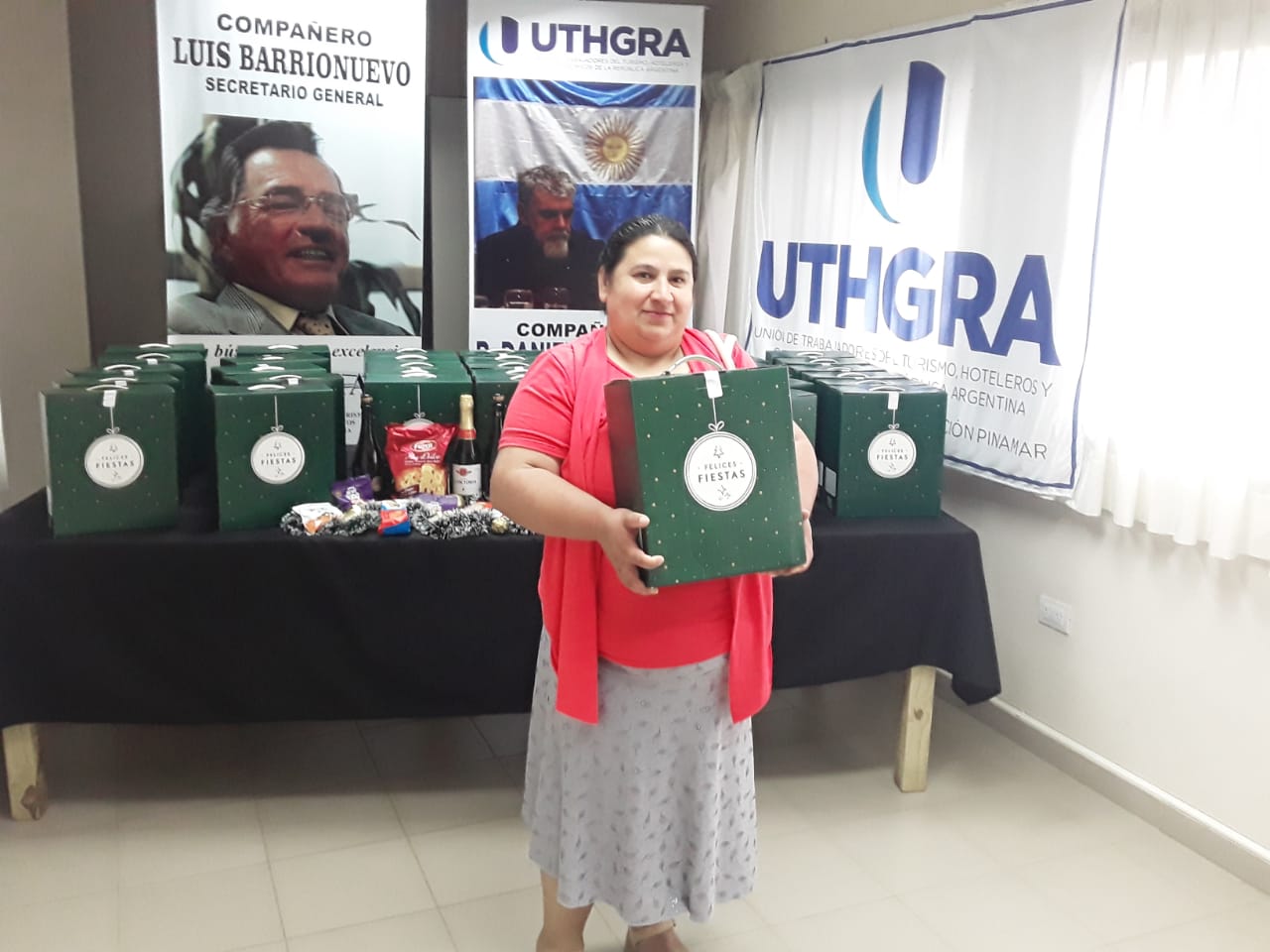 Entrega de cajas y bolsones navideños en las seccionales de Formosa, Lomas de Zamora y Villa Gesell