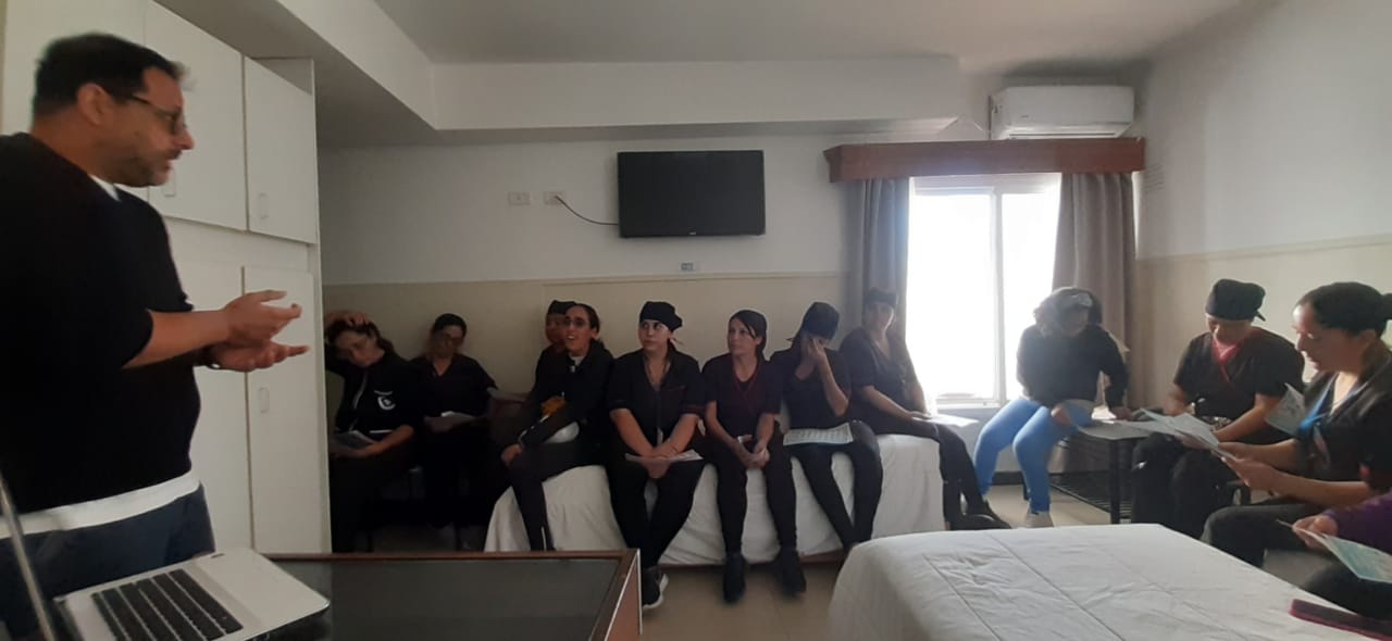 UTHGRA Mendoza dictó un taller de Buenas Prácticas y Prevención Camareras de piso Hotel