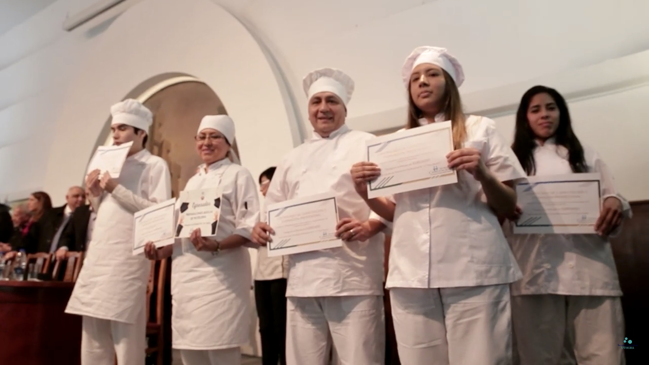 Entrega de certificados UTHGRA a los egresados de los cursos dictados por CFP N°12 de la UTHGRA