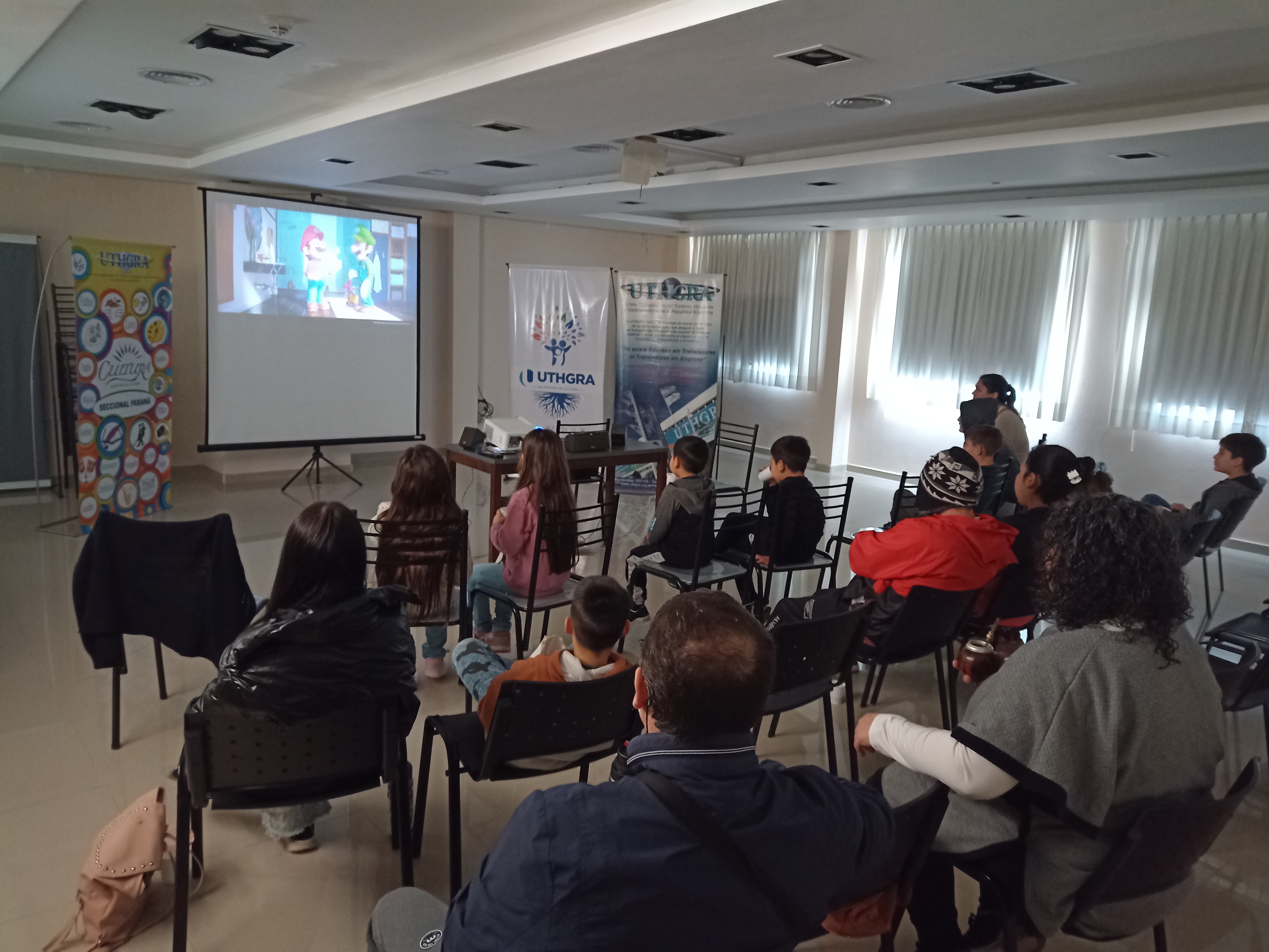 Ciclo de cine infantil en la UTHGRA Paraná