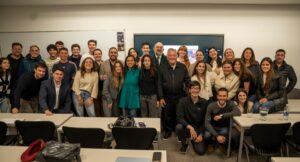 Luis Barrionuevo ante jóvenes: liderazgo, política y futuro